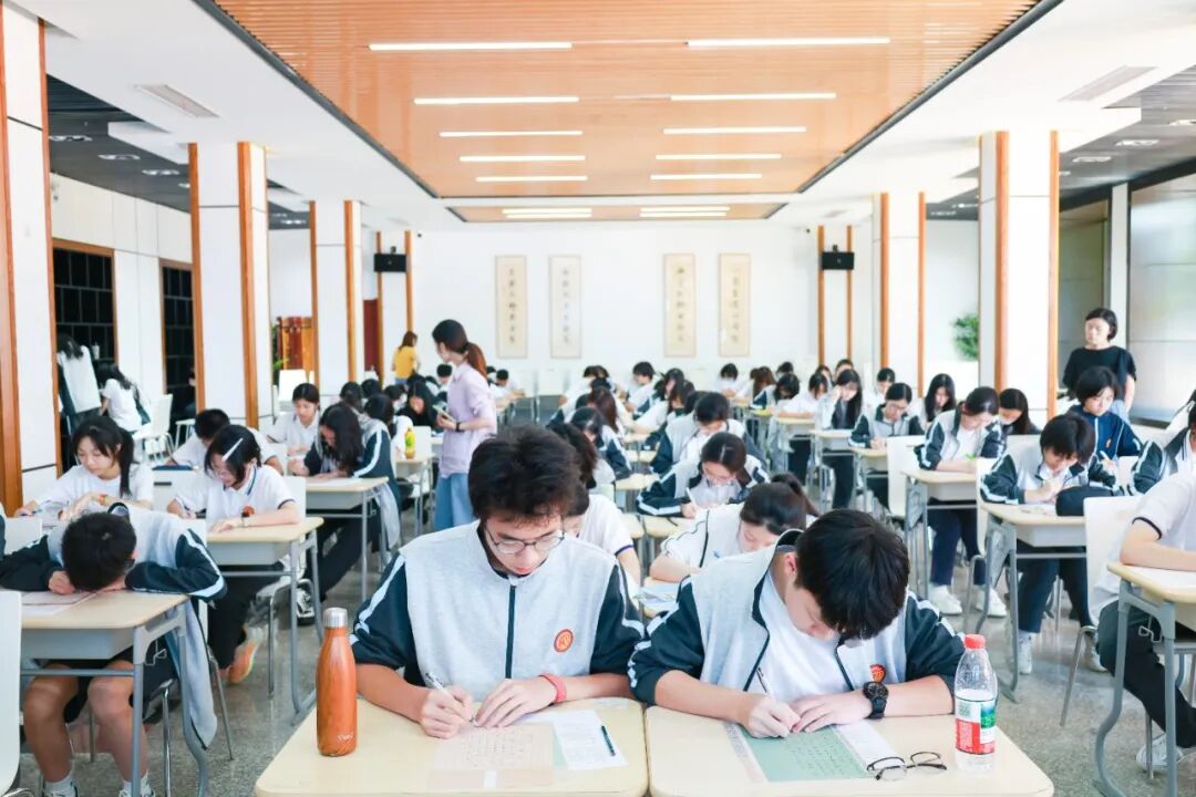 中英日书法大赛 | 墨香溢校园，...
